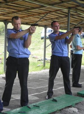 Рязанские судебные приставы соревновались в стрельбе из пистолета Макарова